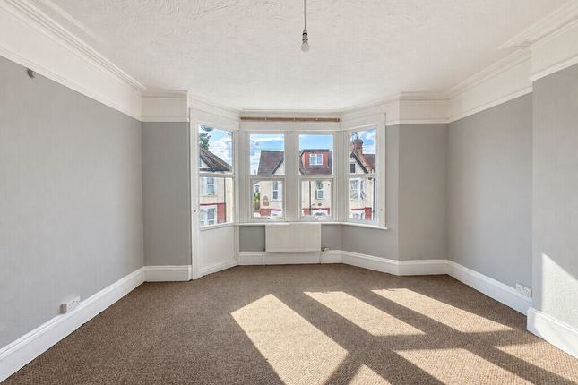 2-bed house on Ground Floor Flat 40, Silverdale Avenue, Westcliff-On-Sea, £1,350/mo