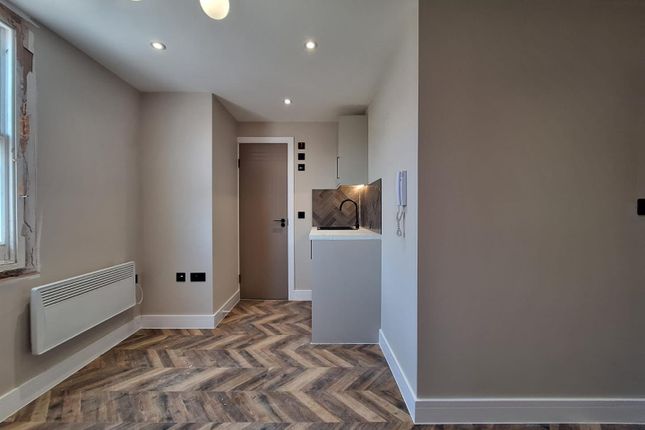 154 Royal College Street, London photo 3