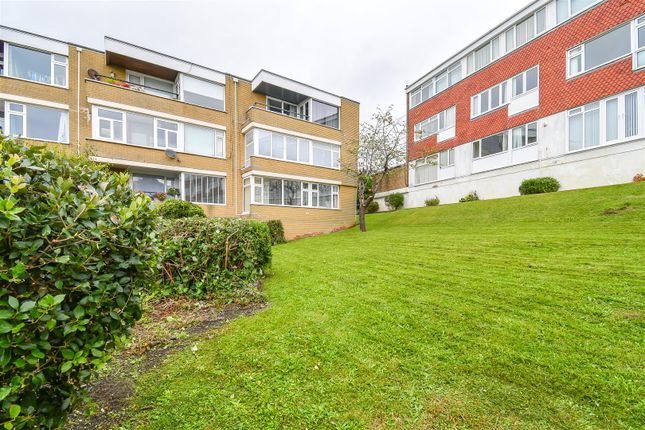 Flat for sale in St. Nicholas Close, Barry