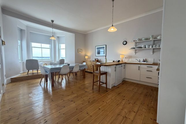 Flat 4, Connaught House, 10, Esplanade, Pembrokeshire photo 3