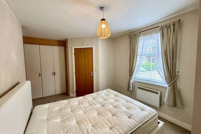 74, Oxclose Park Gardens, Sheffield photo 4