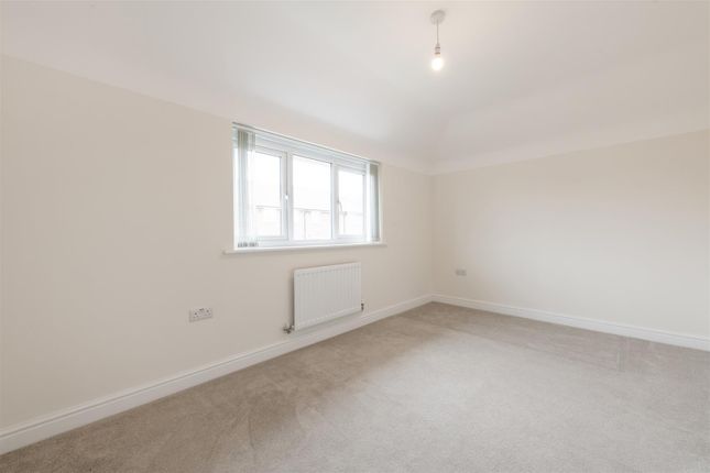 End terrace house to rent in Perrywood Way, Warwick