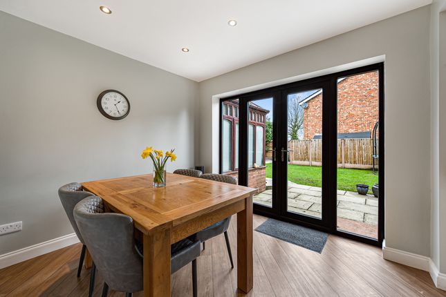 10, Highfield Close, Stockport photo 4