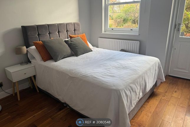 Flat, London photo 4