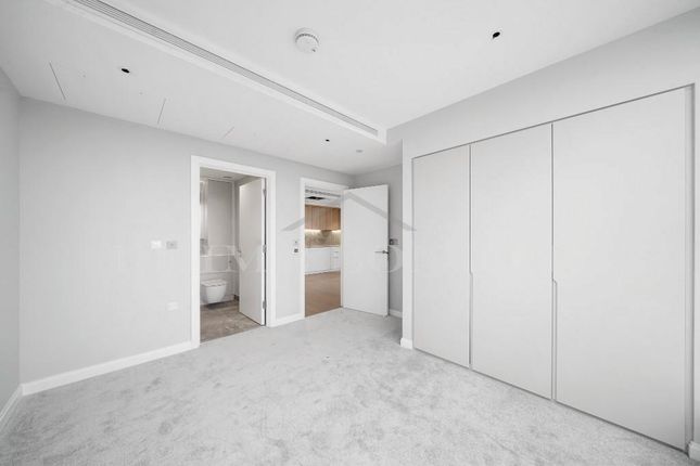 Flat for sale in Phoenix Court, Kennington Lane, Oval Village