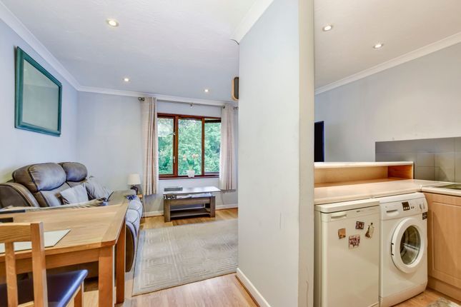 14 Grasmere Close, Watford photo 4