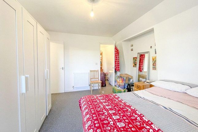Flat 14, London photo 4