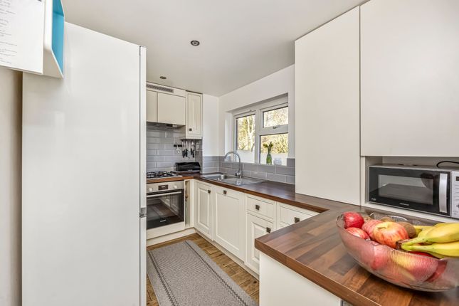 21 Coneyberry, Reigate photo 2