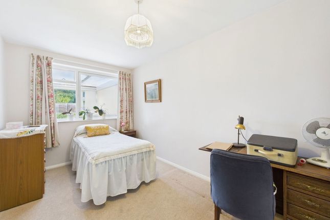 7, Blenheim Avenue, Worthing photo 4