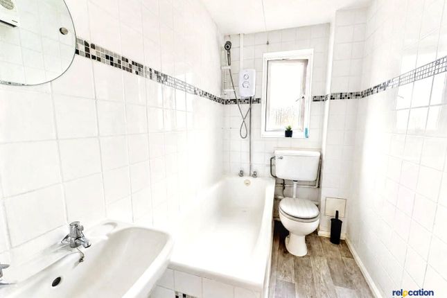 Flat 10, Hilary Court, London photo 4