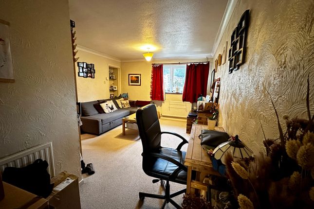 47 Pine Grove, Gillingham photo 5