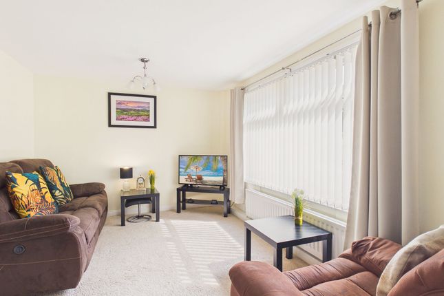 26 Saltford, Gateshead photo 3