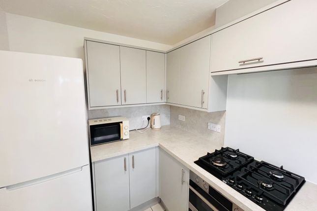 Flat 61, Redhill photo 4