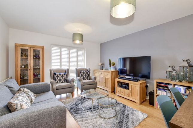 106 Bateson Drive, Watford photo 3
