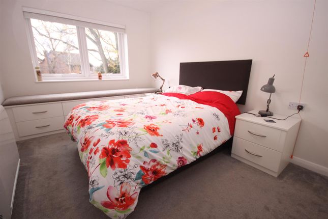 27 High Oaks House, High Oaks Close, Southampton photo 3