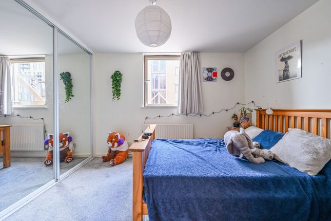 Asher Way, Wapping photo 4