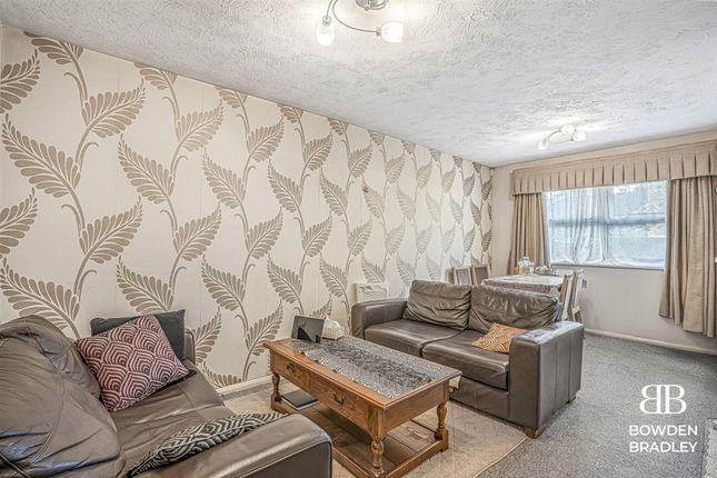4 Adeliza Close, Barking photo 3