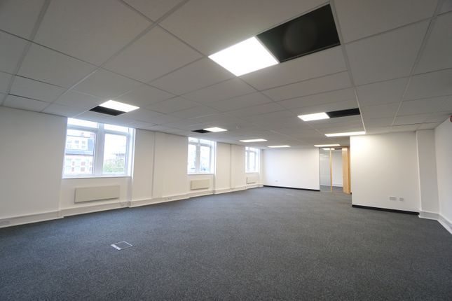 Office to let in High Road, North Finchley, London