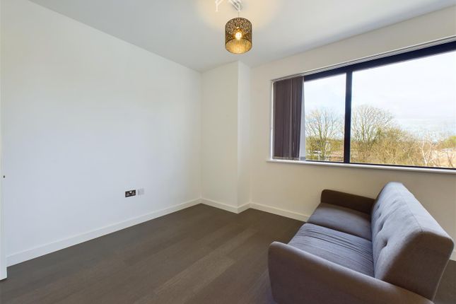 Thumbnail Studio to rent in Everard Close, St.Albans