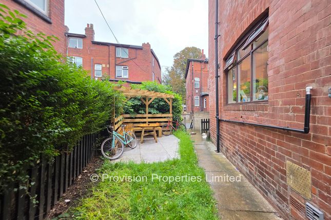 Manor Drive, Hyde Park photo 5