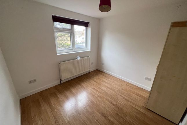 Thumbnail Room to rent in Room 5, 129 Kingston Road, Ilford