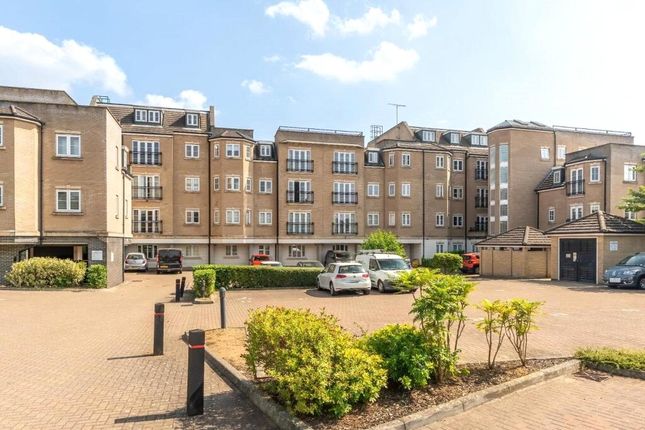 Studio flat on Lake Street, Bedfordshire, £1,250/mo