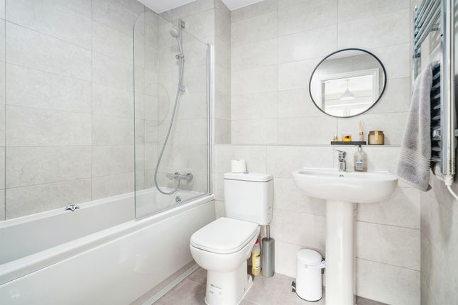 Flat for sale in Cypress Road, Luton