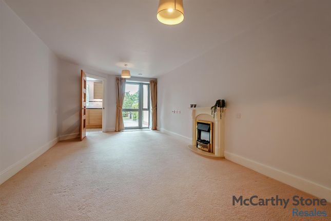 4 Corbett Court, The Brow, Burgess Hill photo 2