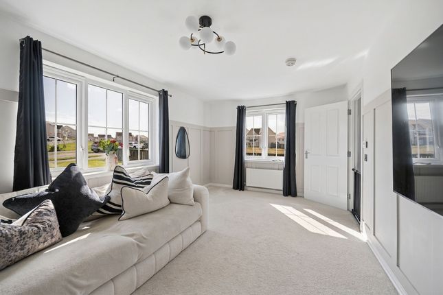 24 Dardanelles Road, Whitburn photo 4