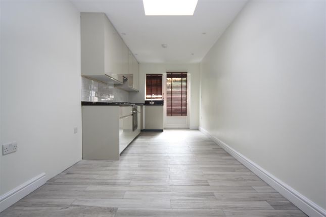 2-bed house on Flat 1, 886, Greenford Road, Greenford, £1,775/mo