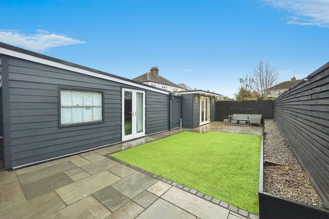 8 Priory Road, Bridgend photo 4