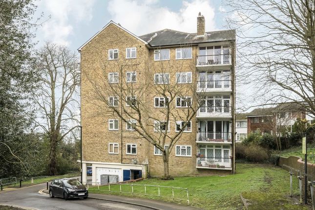 Flat for sale in Eliot Bank, London