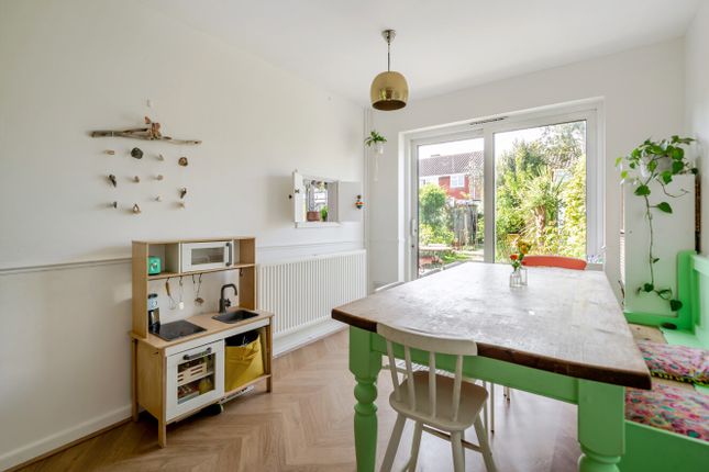 5, Whitley Close, West Sussex photo 4