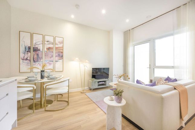 Flat for sale in "2 Bedroom Apartment" at St. Cloud Way, Maidenhead