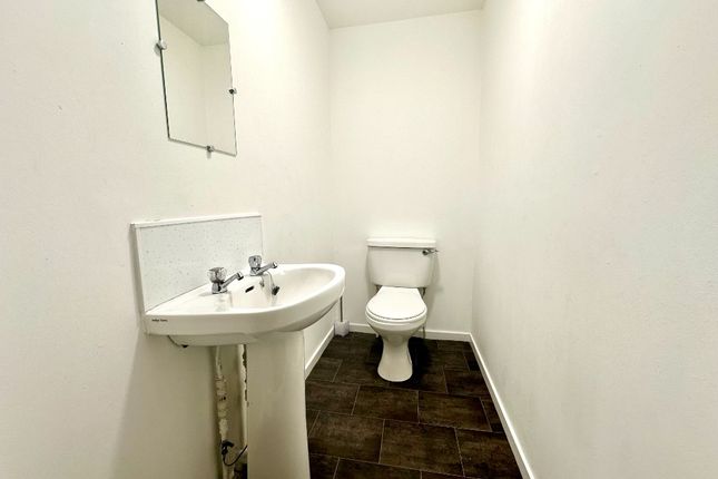 Flat to rent in Park Road, Woodlands, Glasgow