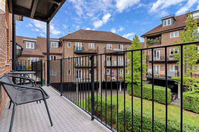 Freer Crescent, High Wycombe photo 4