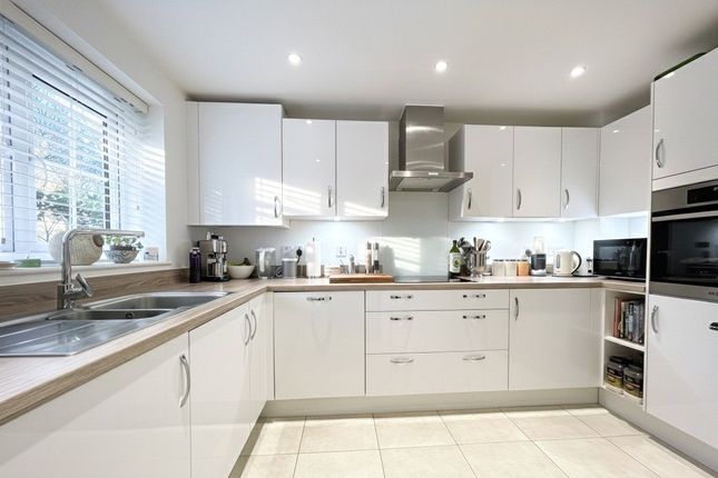 8, Bennetts Rest, Hampshire photo 2