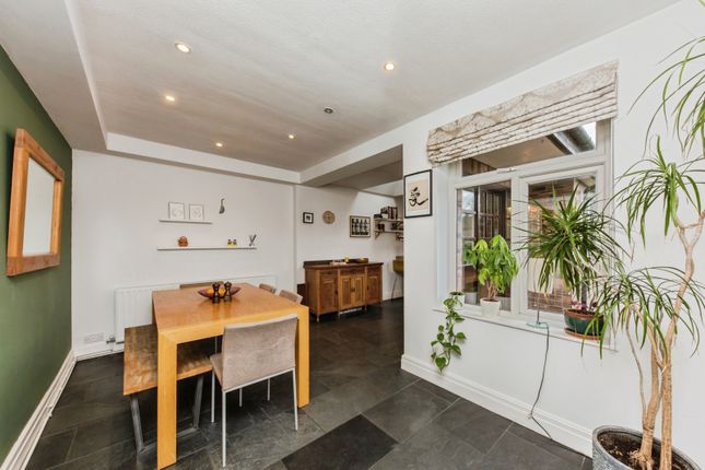 14, Acacia Avenue, Cheshire photo 3