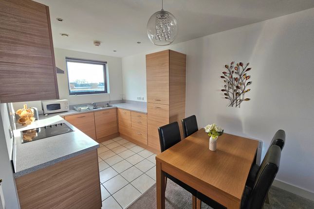 Apt 39, Manchester photo 3