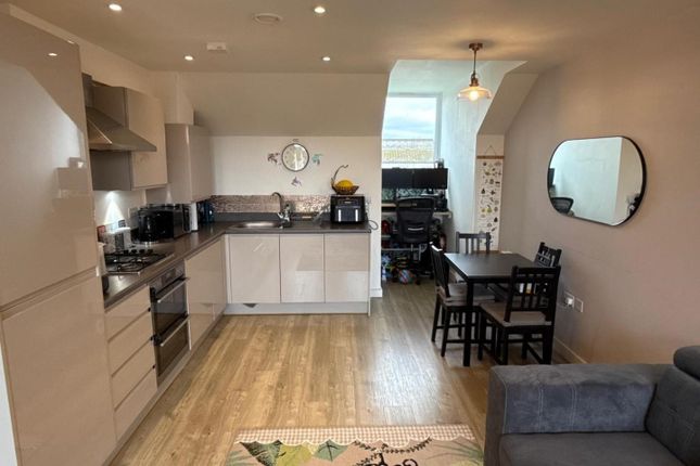 Flat 26, 37, Marine Crescent, Ilford photo 3