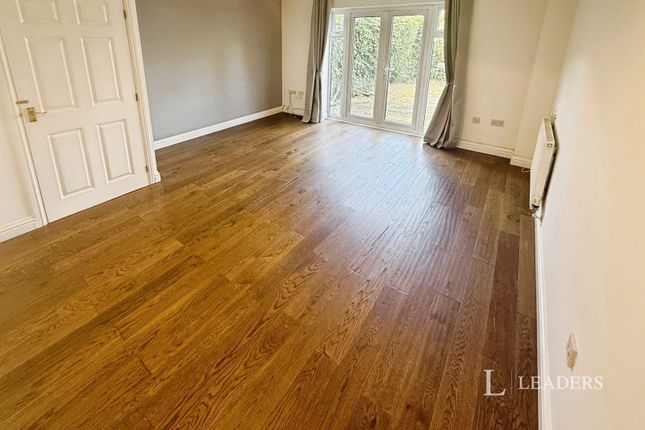 8, Coltsfoot Drive, Bourne photo 5