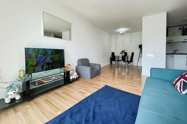 The Blenheim Centre, Flat 627, Prince Regent Road, Hounslow photo 2
