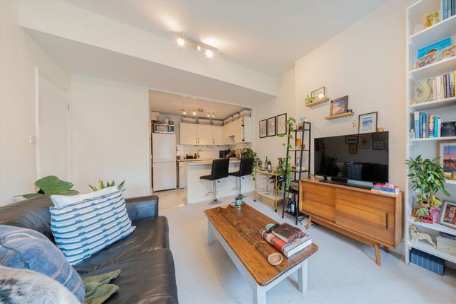 Flat 14, 13, Nevern Square, London photo 2