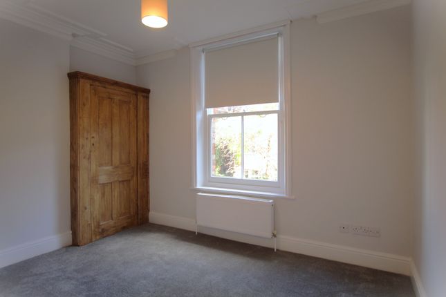7a Broadway Parade, Hornsey, London photo 4
