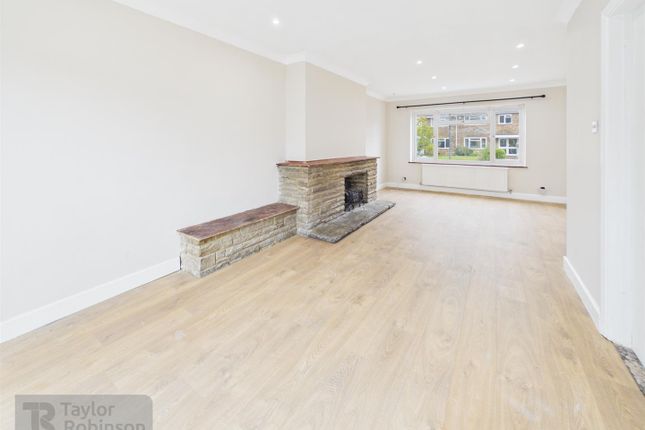 5, Hylands Close, Crawley photo 2