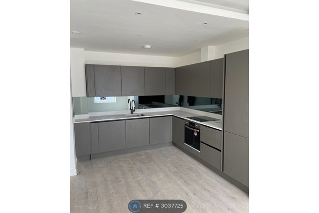 Flat, Theodores Place Stonehills, Welwyn Garden City photo 2