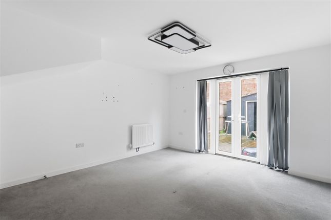 5, Emes Drive, Chesterfield photo 3