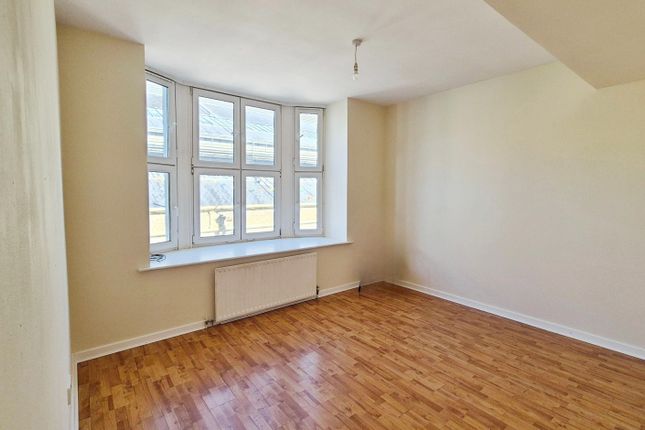 Flat 2, 25, NEATH photo 2