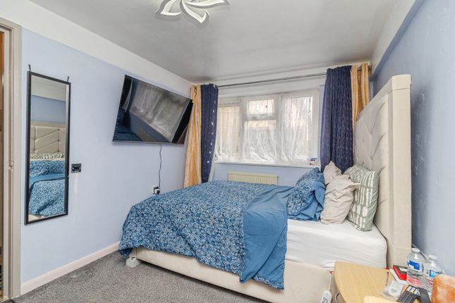28A,, Cleavers Avenue, Milton Keynes photo 4
