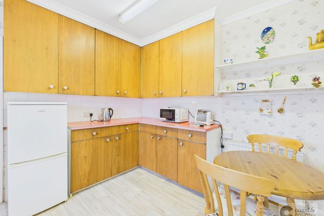 82, St. Leonards Road, Newton Abbot photo 3